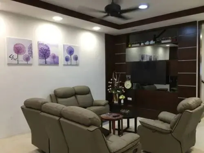 Shiny Homestay