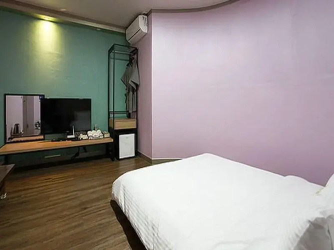 Apple farm stay