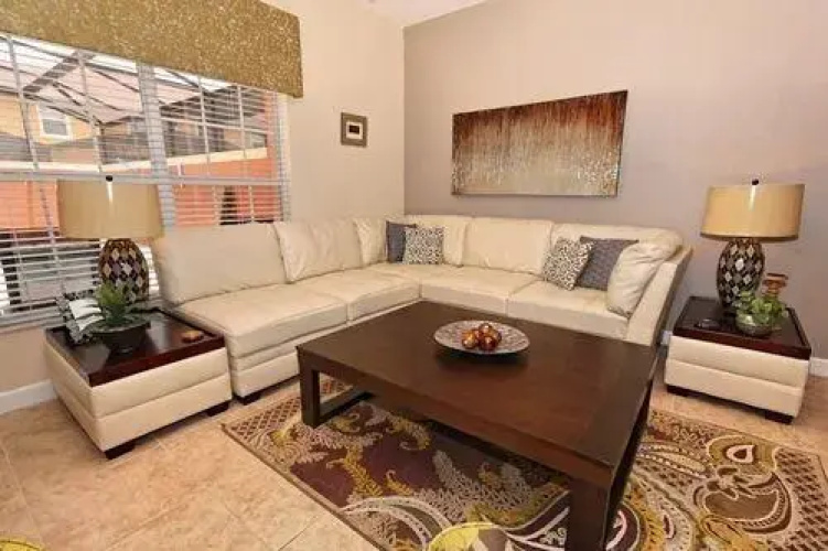 Hercules' Headquarters - 4 Br townhouse by RedAwning