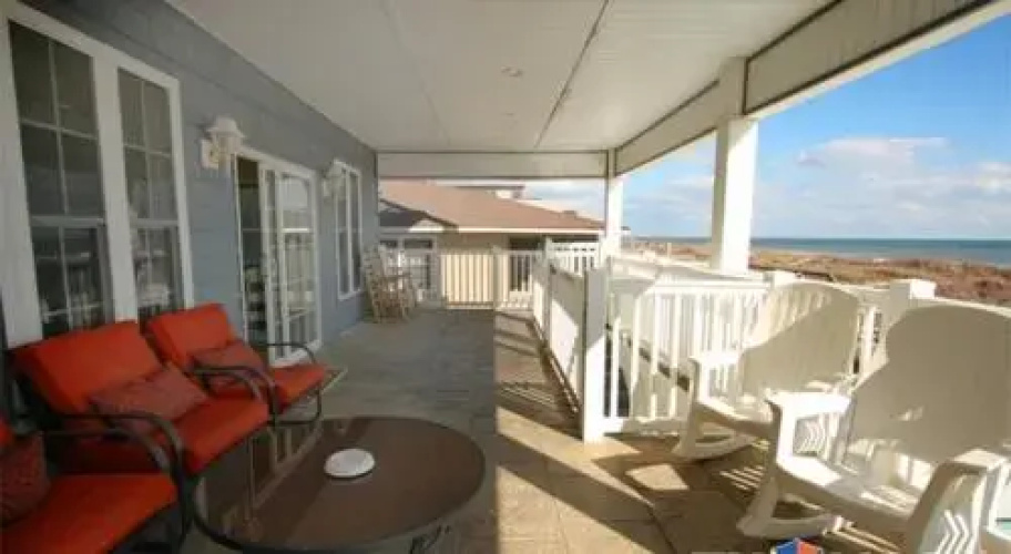 C & D's Spiffy Digs by RedAwning