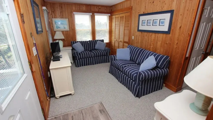 Non-stop Action - 4 Br cottage by RedAwning