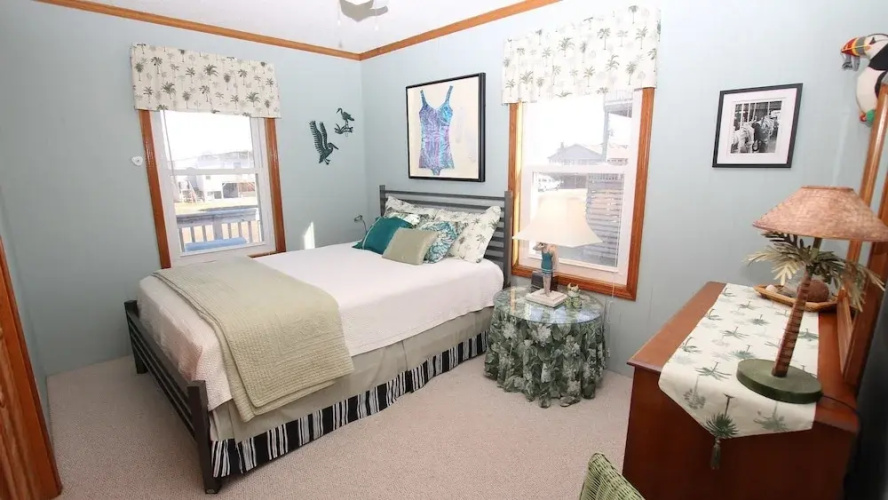 Flip Flops & Pop Tops - 4 Br Home