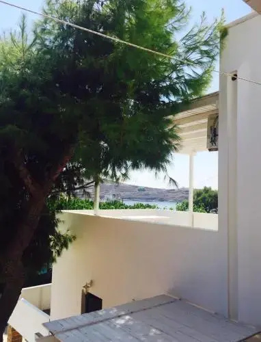 En Lefko Kythnos