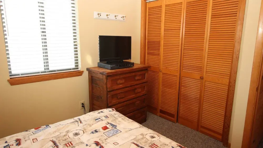 The B & B Inn - 6 Br Home