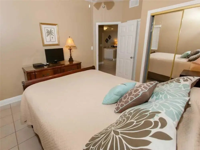 Lighthouse 1112 - 2 Br condo by RedAwning