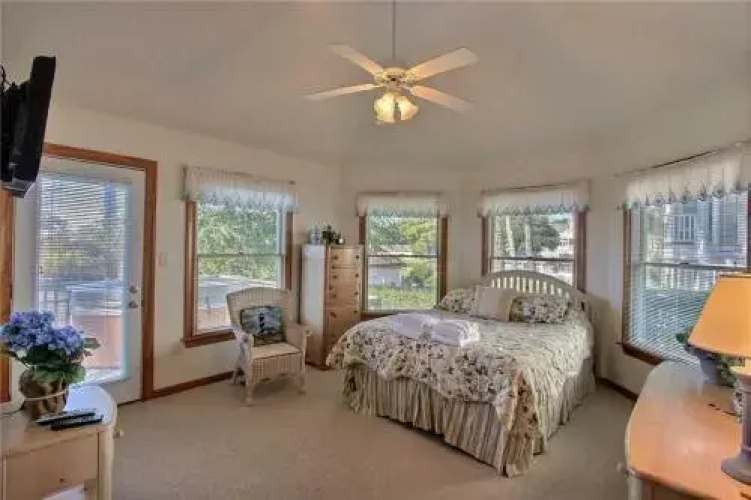 On Valentine Pond 554 - 5 Br Home