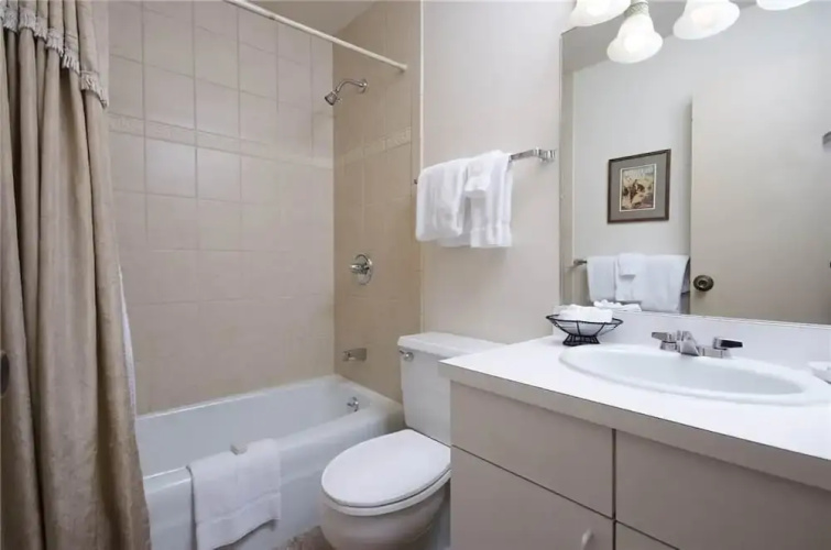 West Condominiums - W3532