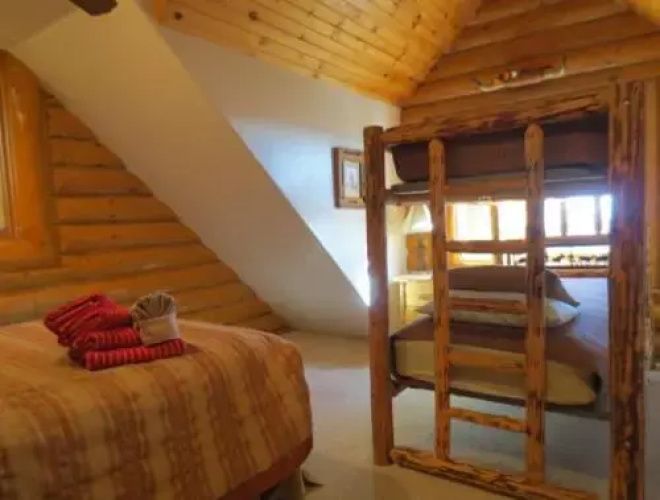 Lone Pine Lodge