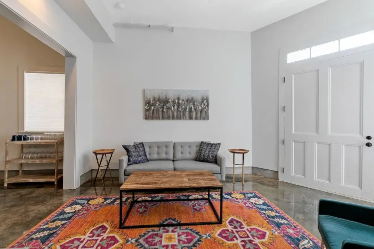 Contemporary 2BR in Garden District By Hosteeva