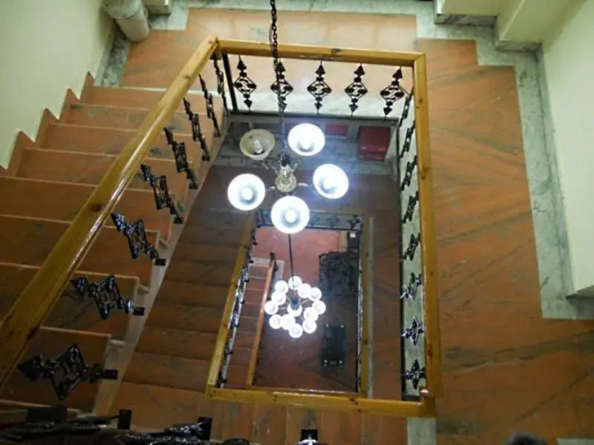 Hotel Krimzon Manor