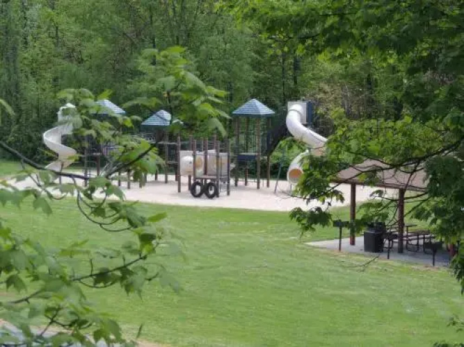Scotrun Camping Resort Deluxe Park Model 8