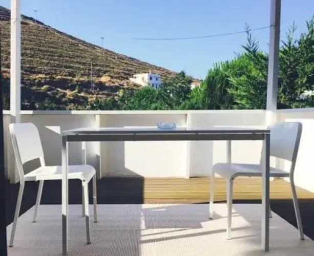 En Lefko Kythnos