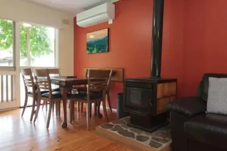 36 Bakers Gully Rd, Bright