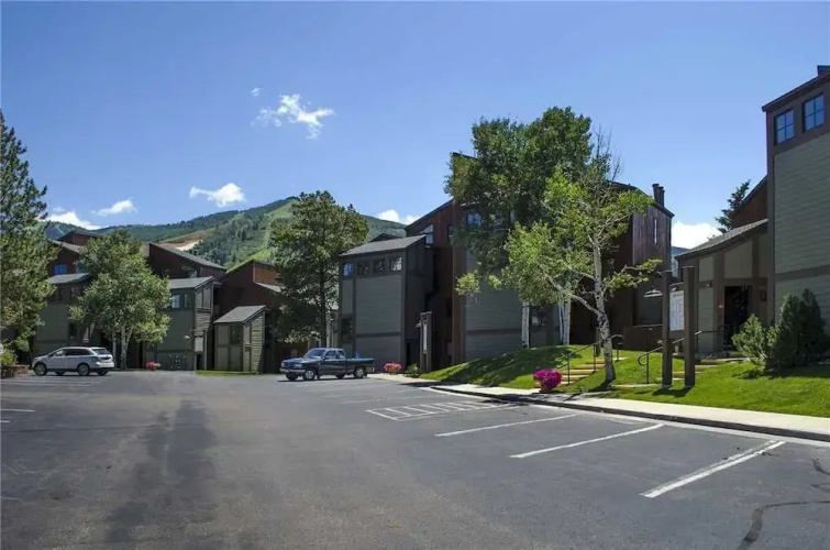 West Condominiums - W3306