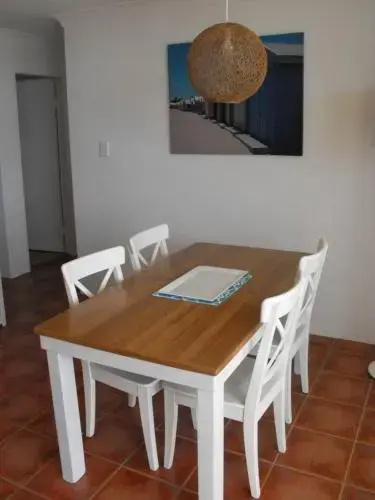 Beachpoint, Unit 202, 28 North Street