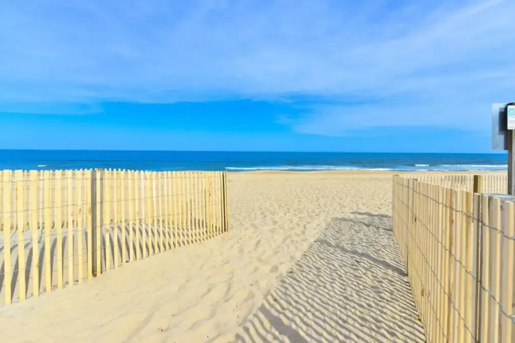 46th St Windjammer 106 1Br Condo
