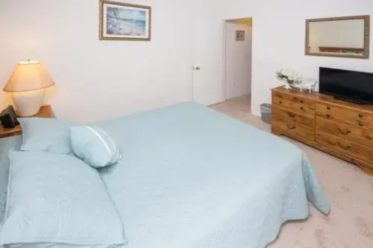 Sarah's Hampton Lakes Villa *