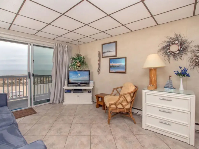 46th St Windjammer 204 1Br Condo