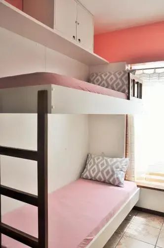 Hostel 325