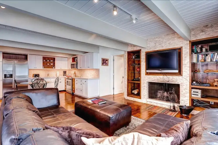 Chateau Chaumont 1 - 2 Br condo by RedAwning