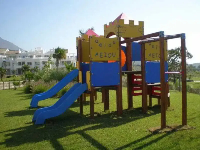 Alcazaba Lagoon
