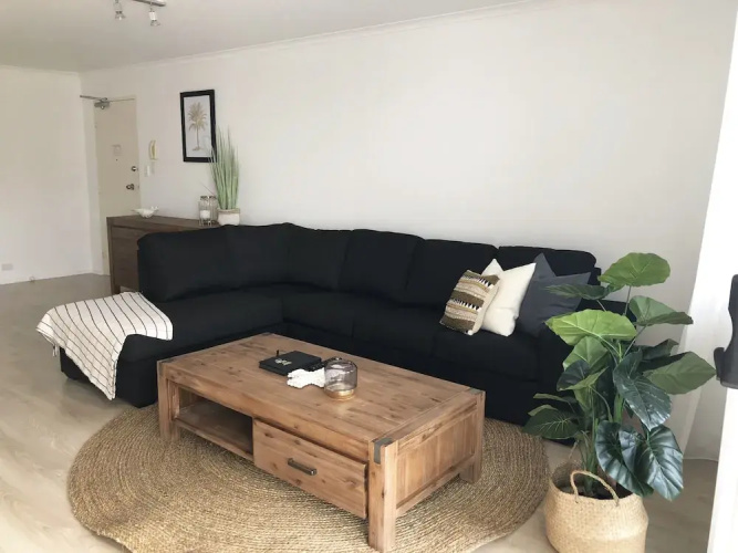 Sunshine Beach Luxe Apartment