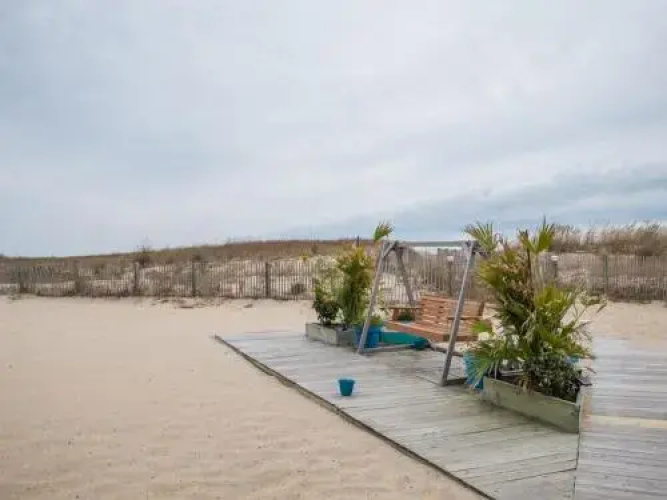 46th St Windjammer 307 1Br Condo