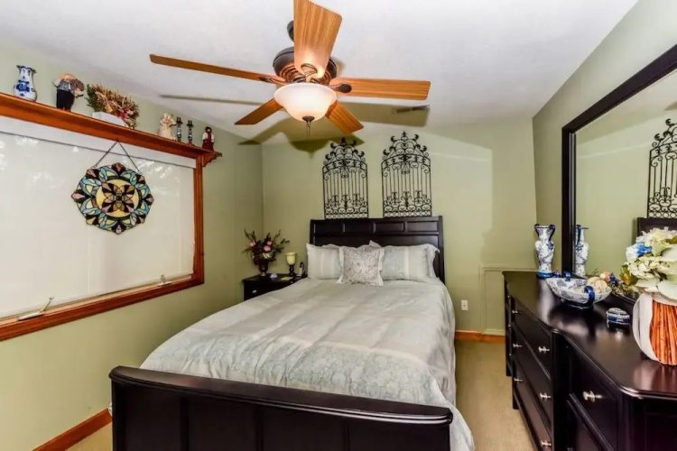 Hidden Gem - 5 Br home by RedAwning