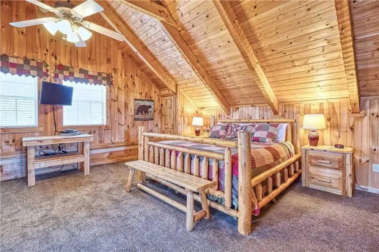 Chubby and Cubbys Den - Three Bedroom Cabin
