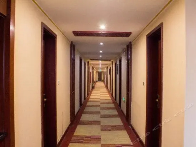 Zhengyang Hot Spring Business Hotel