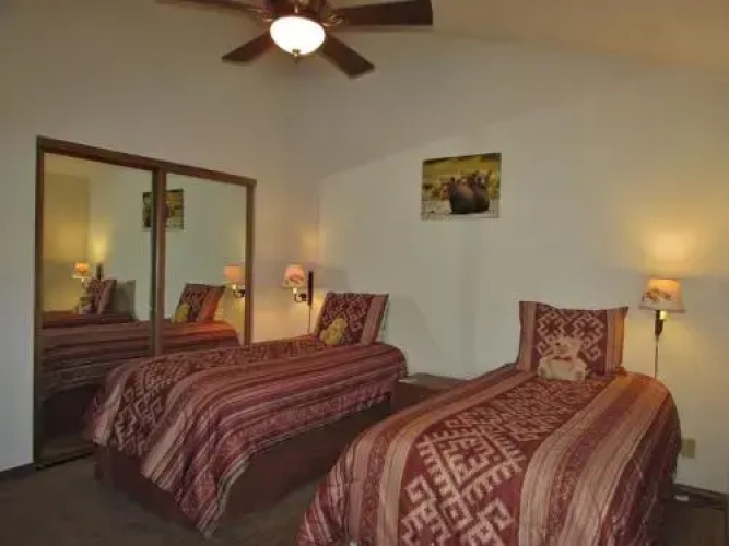055 Lakefront Ski Getaway Cabin