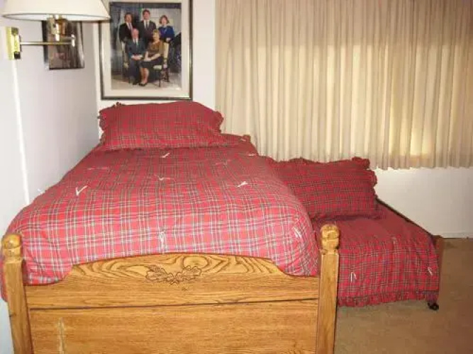 Chateau Sans Nom 25