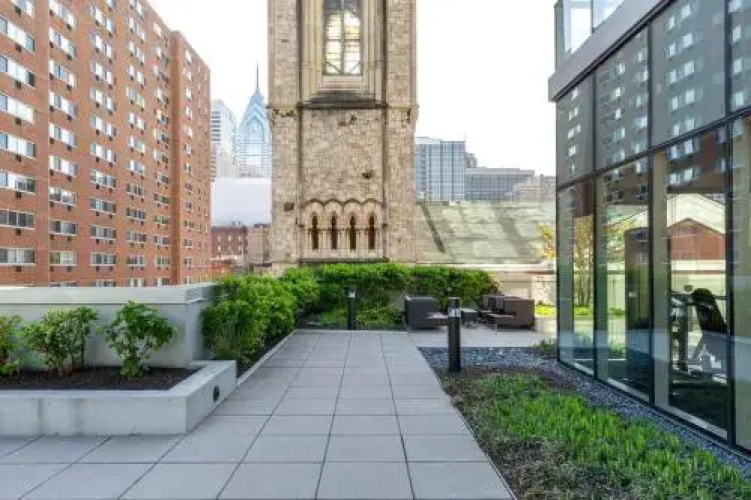 Stay Alfred at 2116 Chestnut