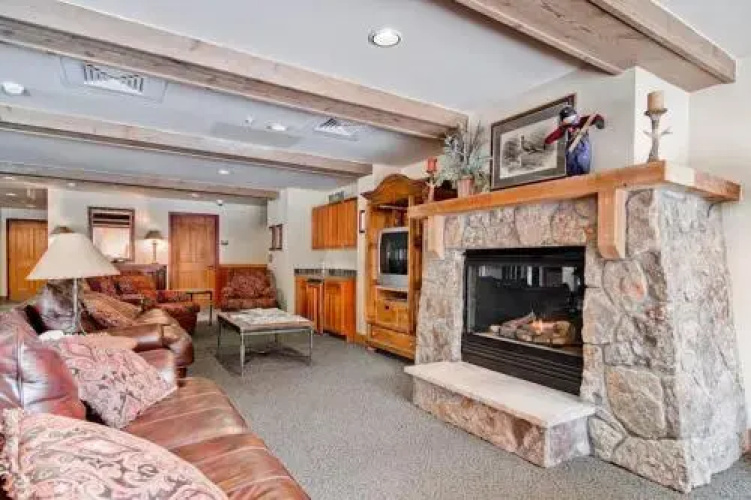 2235 Red Hawk Lodge
