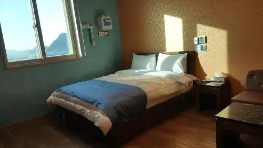 Naro Hotel