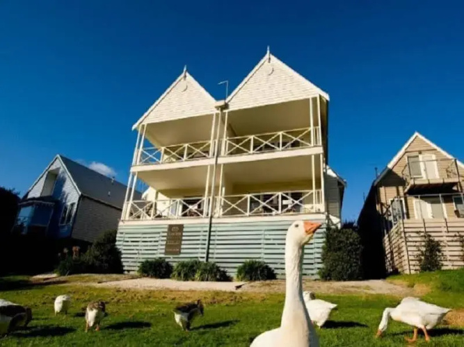 Lakeside Suites 3