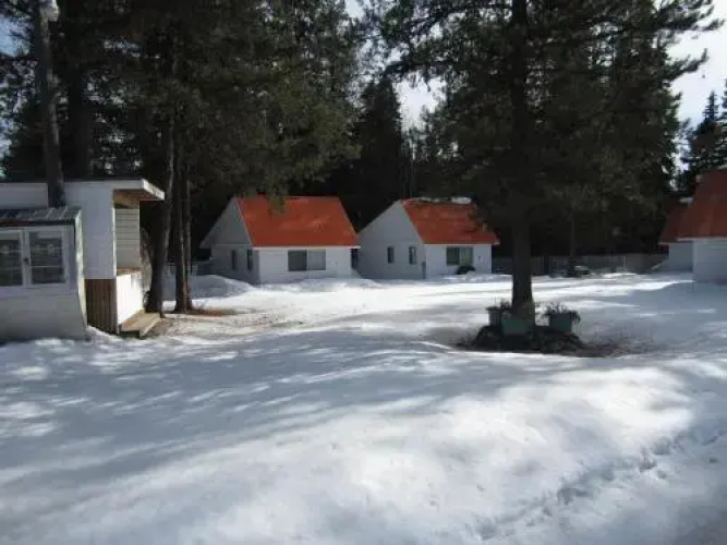Whispering Pines Motel & Cabins