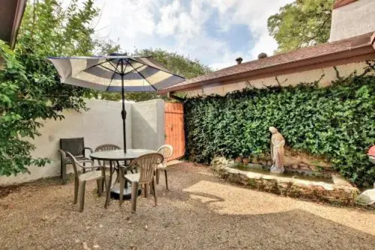 907 E Live Oak St Townhouse Unit 1 and 2