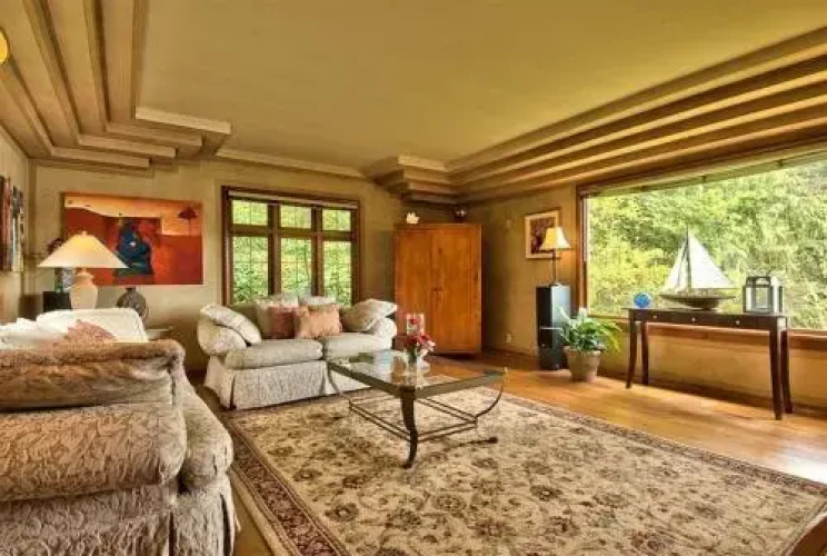 Oyster Bay Manor