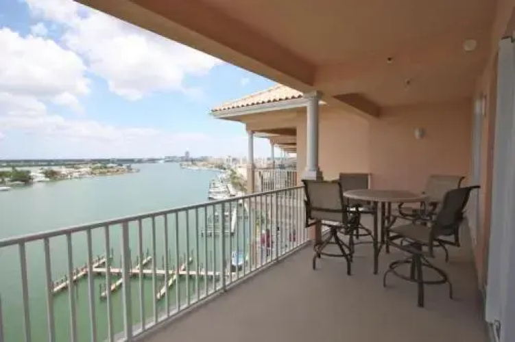 801 Harborview Grande
