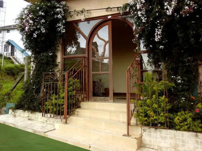Cedaar Wood Hill Hotel