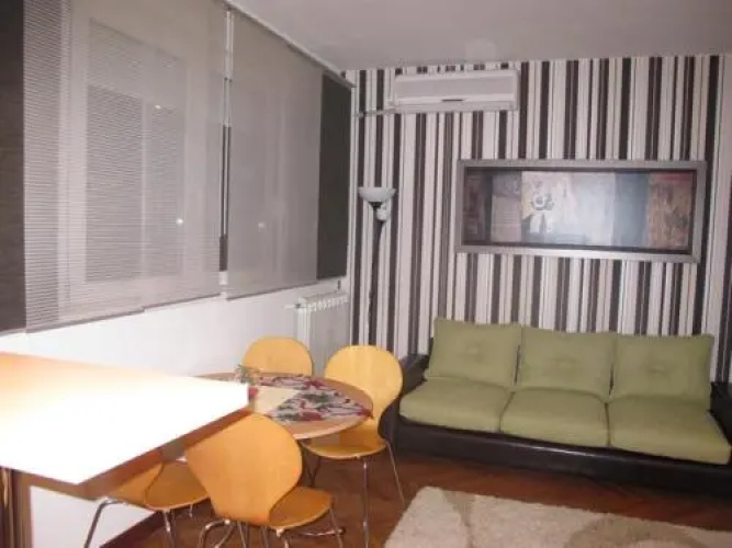 Apartment 19