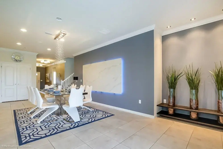Windsor at Westside - 8817 Macapa Drive