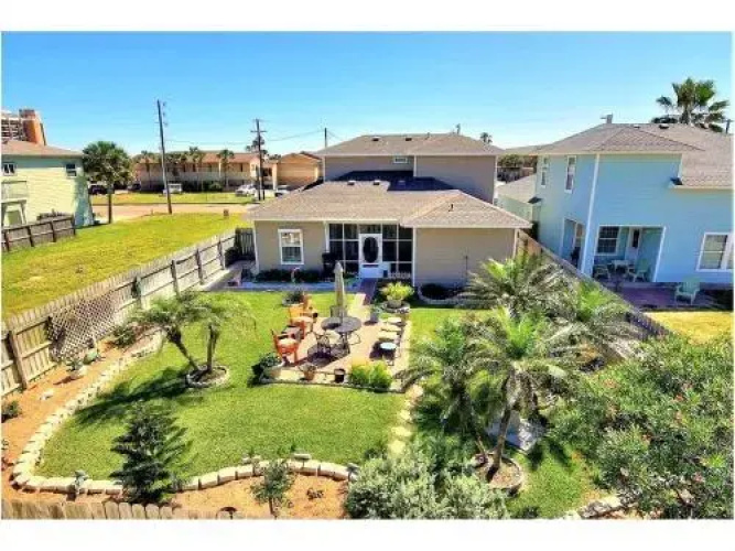 A Stone Throw - 3 Br Home