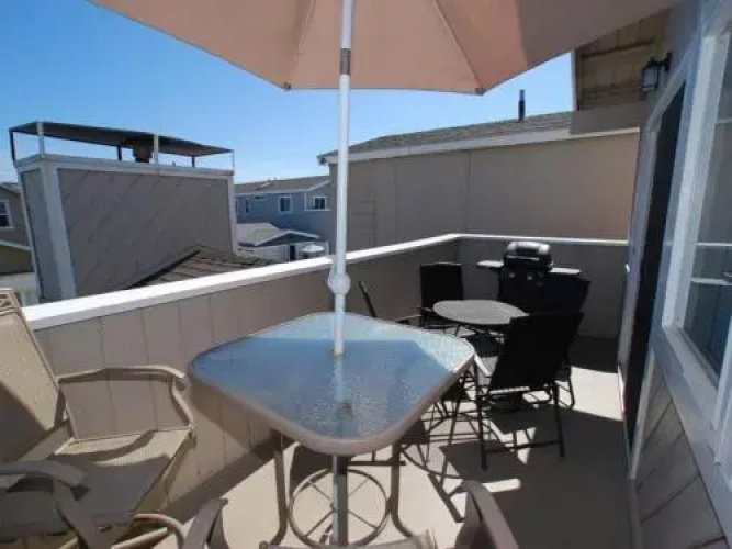 27th St B (68203) - 3 Br townhouse by RedAwning