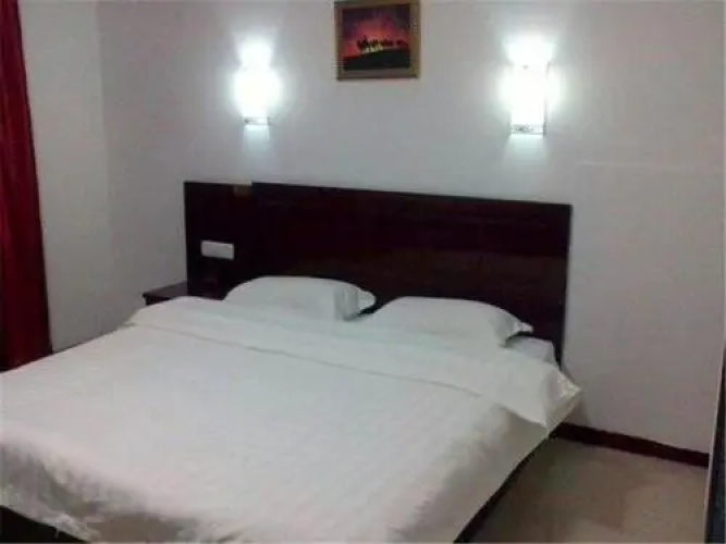 Ejinaqi Jinse Shengdian Business Inn