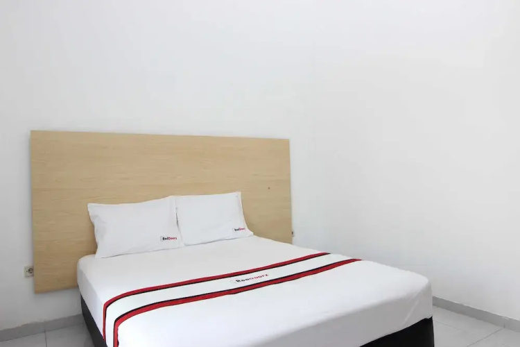 RedDoorz Plus near RS UGM
