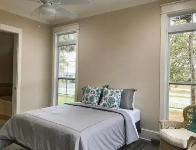 99 Steps - 3 Br Home