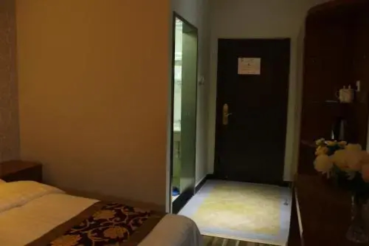 169 Business Hotel