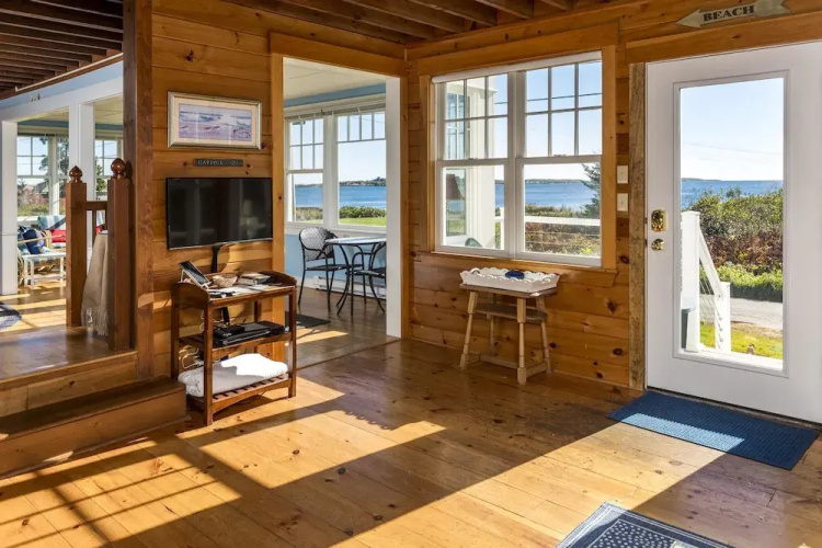 Coastal Ocean Point House by RedAwning